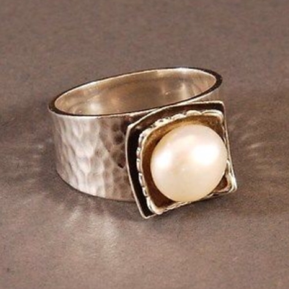 Silpada hammered silver and pearl ring